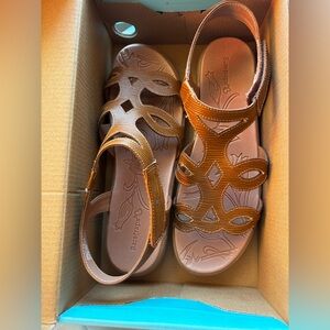 BareTraps Women's Tan Strappy Sandals-NEW